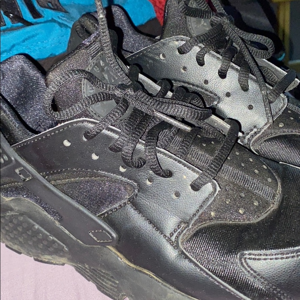 black huaraches size 8